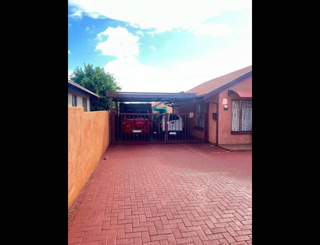 2 BEDROOM HOUSE FOR SALE IN GEELHOUTPARK